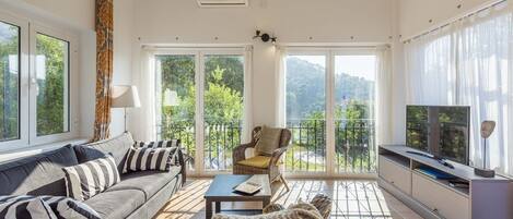 Télévision, chaîne hi-fi