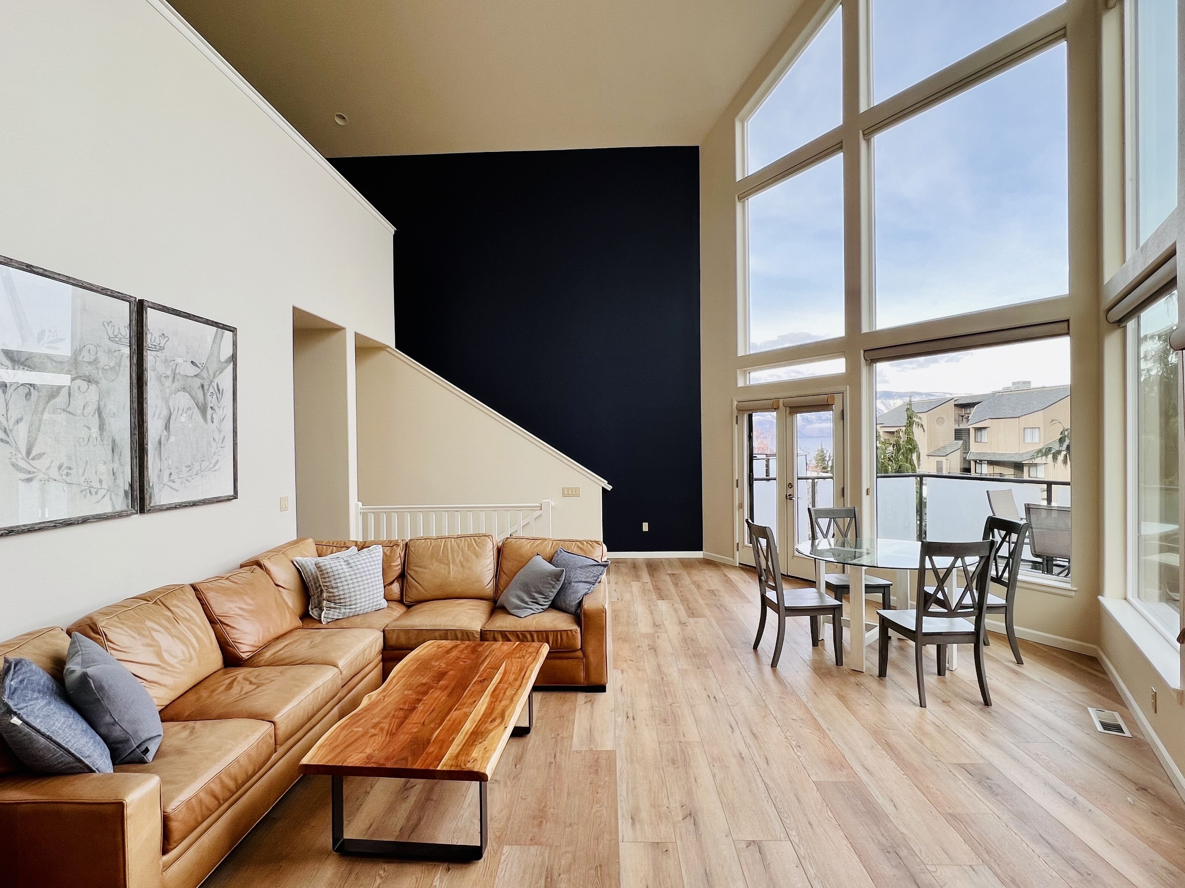 Peterson’s Waterfront Townhome- Pool, Hot Tub, Views