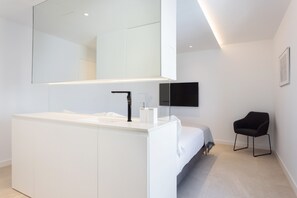 4 Schlafzimmer, Zimmersafe, Schreibtisch, schallisolierte Zimmer
