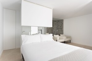 4 Schlafzimmer, Zimmersafe, Schreibtisch, schallisolierte Zimmer