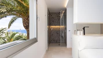 4 habitaciones, caja de seguridad en la habitación y escritorio