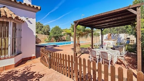 Outdoor dining - Villa Lola 14 Chiclana de la Frontera by Ruralidays (Cádiz)