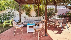 Outdoor dining - Villa Lola 14 Chiclana de la Frontera by Ruralidays (Cádiz)