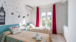 4 Schlafzimmer, Bügeleisen/Bügelbrett, Reisekinderbett, WLAN