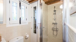 淋浴设施、吹风机、毛巾