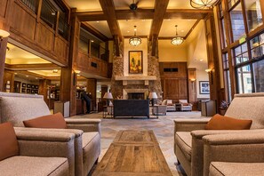 Interior - Luxury 1 Bedroom Master-sleeps 4+ Ski-in/Ski out at Grand Lodge on Peak 7 (Breckenridge)