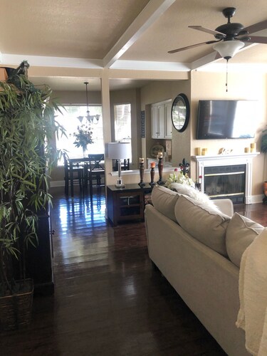 Luxury and Comfort! Close to Everything! Fresno/Clovis/Yosemite/Savemart Center