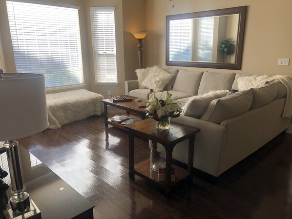 A living room with a sofa, a coffee table, and a lamp.