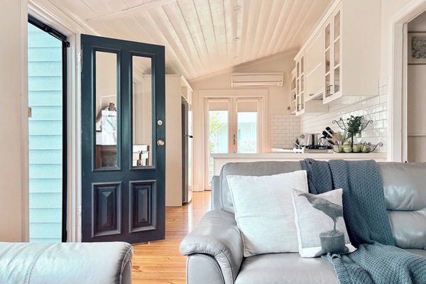 Fernseher, Kamin, Stereoanlage