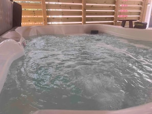 Bain à remous extérieur