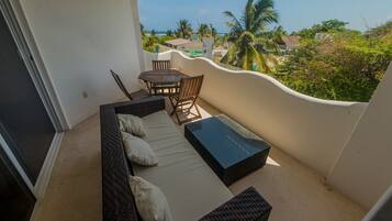 Standaard appartement, 1 queensize bed met slaapbank | Terras