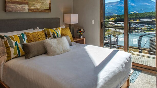 1 bedroom, WiFi, bed sheets - NOT ACTIVE -- Escape to paradise 2022 at luxe Grand Colorado on Peak 8 resort (Breckenridge)