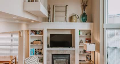 Bay Lights waterfront loft located in old town