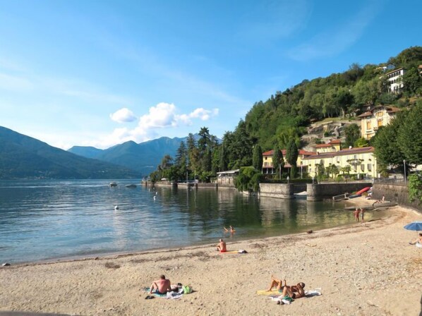 Beach - Residenza Agrifoglio by Interhome (Luino)