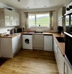 Kjøleskap, mikrobølgeovn og ismaskin