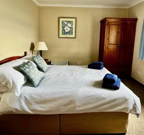 3 bedrooms, bed sheets