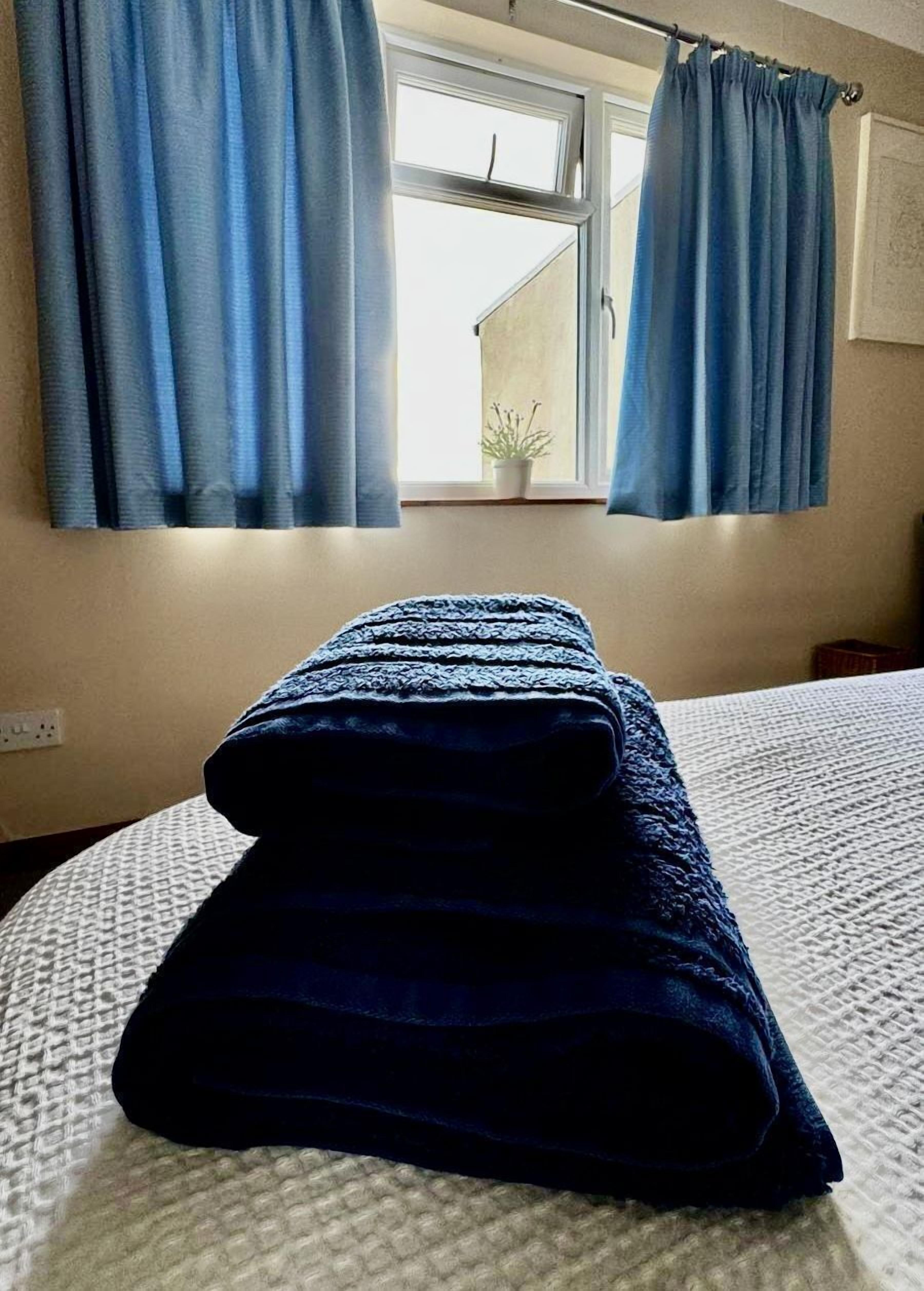 3 bedrooms, bed sheets