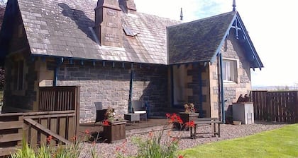 Ardwell House East Lodge - a cottage that sleeps 2 guests in 1 bedroom