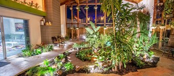 Beautiful Oasis Home - 5 min to Strip & Airport!