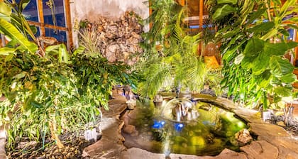 Beautiful Oasis Home - 5 min to Strip & Airport!