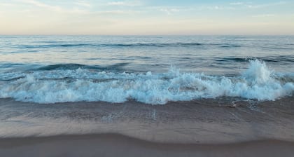 2-Acre Modern Estate in Southampton. Beach, winery, farm, pool, and hot tub