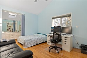 4 室のベッドルーム、WiFi、ベッドシーツ