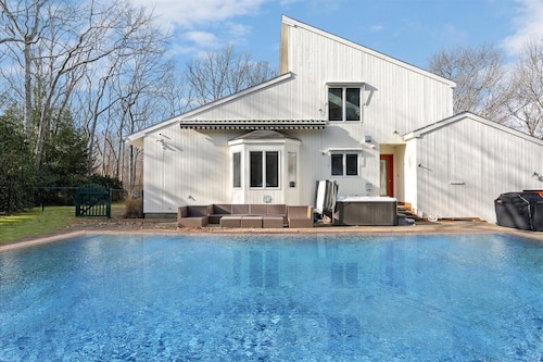 2-Acre Modern Estate in Southampton.  Beach, winery, farm, pool, and hot tub