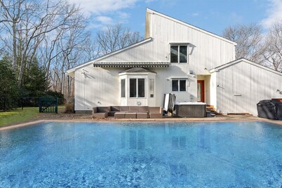 2-Acre Modern Estate in Southampton.  Beach, winery, farm, pool, and hot tub