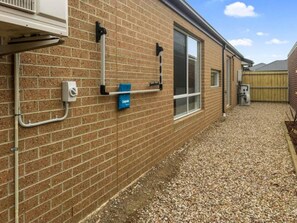 Exterior - New Torquay Beaches Deakin Uni Hospitals (Armstrong Creek)