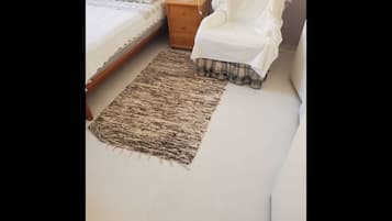 Shared Dormitory, 1 Bedroom, Patio | 1 bedroom