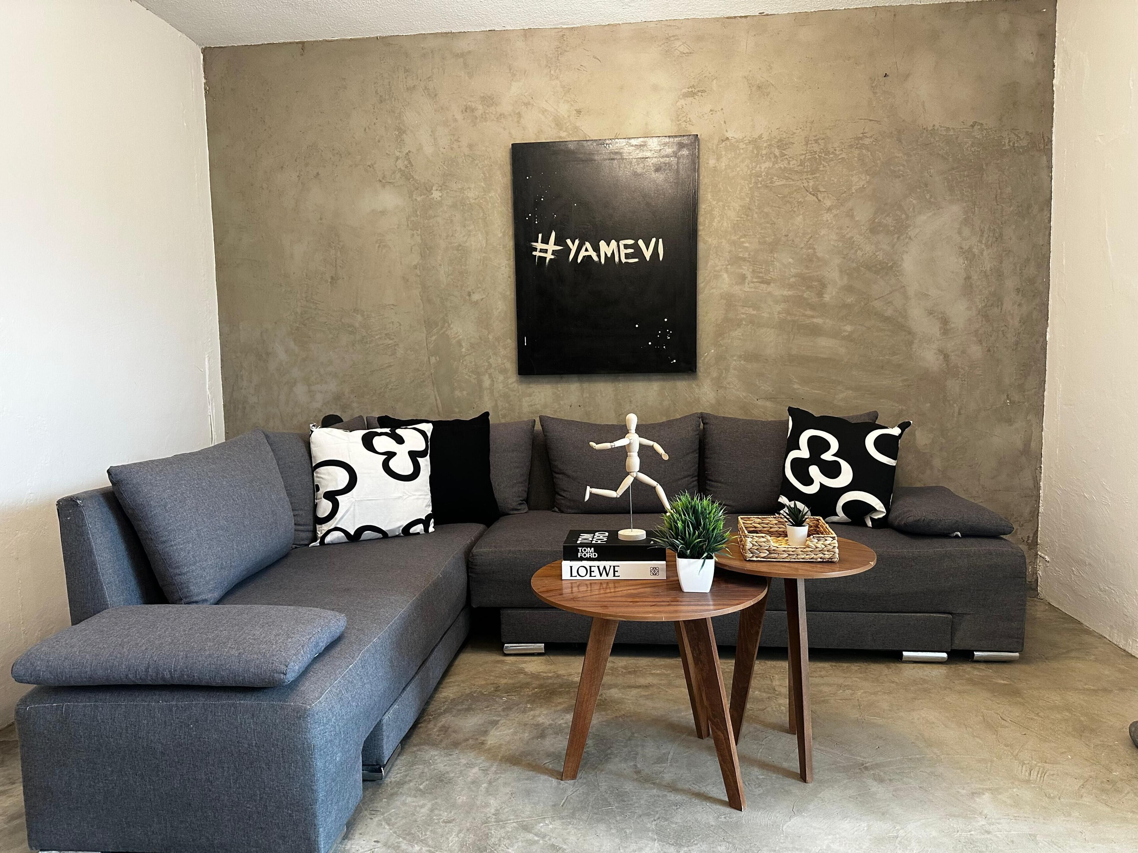 House, Multiple Bedrooms, Accessible | Living room