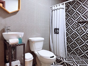 Maison, plusieurs chambres, accessible aux personnes à mobilité réduite | Salle de bain