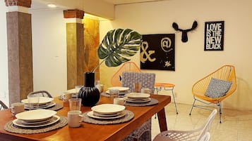 Rumah, beberapa kamar, akses difabel | Ruang makan