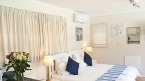 1 bedroom - Open Plan Leading Onto Pool (Cape Town)