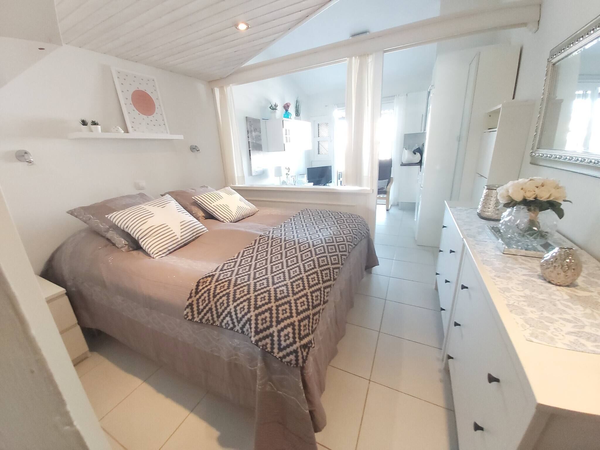 Condo, 2 Bedrooms, Accessible, Smoking | 1 bedroom, bed sheets