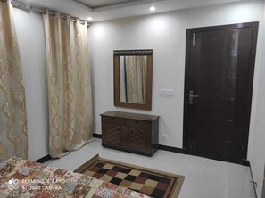 Room, 2 Bedrooms, Accessible, Smoking - "room in Apartment - Diamount 1 Bedroom Full Furnished Apartment" (Lahore)