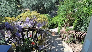 House, 2 Bedrooms, Terrace, City View | Garden