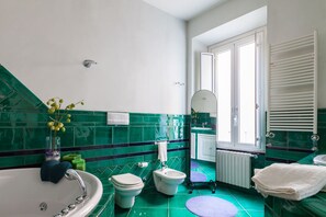 Bathroom - Luxury Trevi Apartment (Rome)