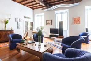 Living area - Luxury Trevi Apartment (Rome)