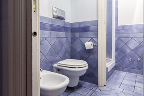 Bathroom - Luxury Trevi Apartment (Rome)