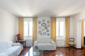Apartment, 2 Schlafzimmer, Stadtblick | Wohnbereich