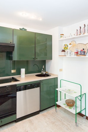 Apartment, 2 Bedrooms, City View | Private kitchen | Microwave, coffee/tea maker, electric kettle, dining tables - Beautiful Roman Apartment Next To Trevi Fountain (Rome)