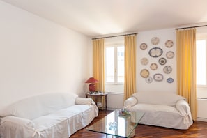 Apartment, 2 Bedrooms, City View | 2 bedrooms, bed sheets - Beautiful Roman Apartment Next To Trevi Fountain (Rome)