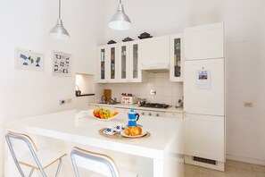 Apartment, 2 Schlafzimmer | Eigene Küche | Herdplatte, Wasserkocher mit Kaffee-/Teezubehör