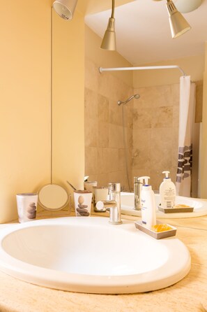 Apartment, 2 Bedrooms | Bathroom | Shampoo - Amazing Apartment Near Campo Dei Fiori - Terrace (Rome)