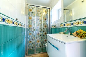 Apartment, 3 Schlafzimmer, Balkon | Badezimmer | Haartrockner