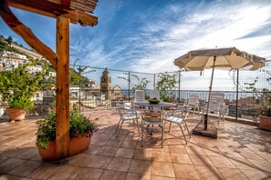 Apartment, 3 Bedrooms, Balcony | Outdoor dining