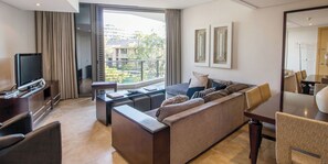 Apartment, 1 Bedroom, Balcony, City View | Living room
