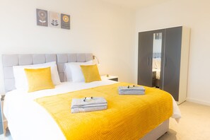2 bedrooms, bed sheets - Alexandra Palace Luxury Serviced Apartments In St Albans (St Albans)