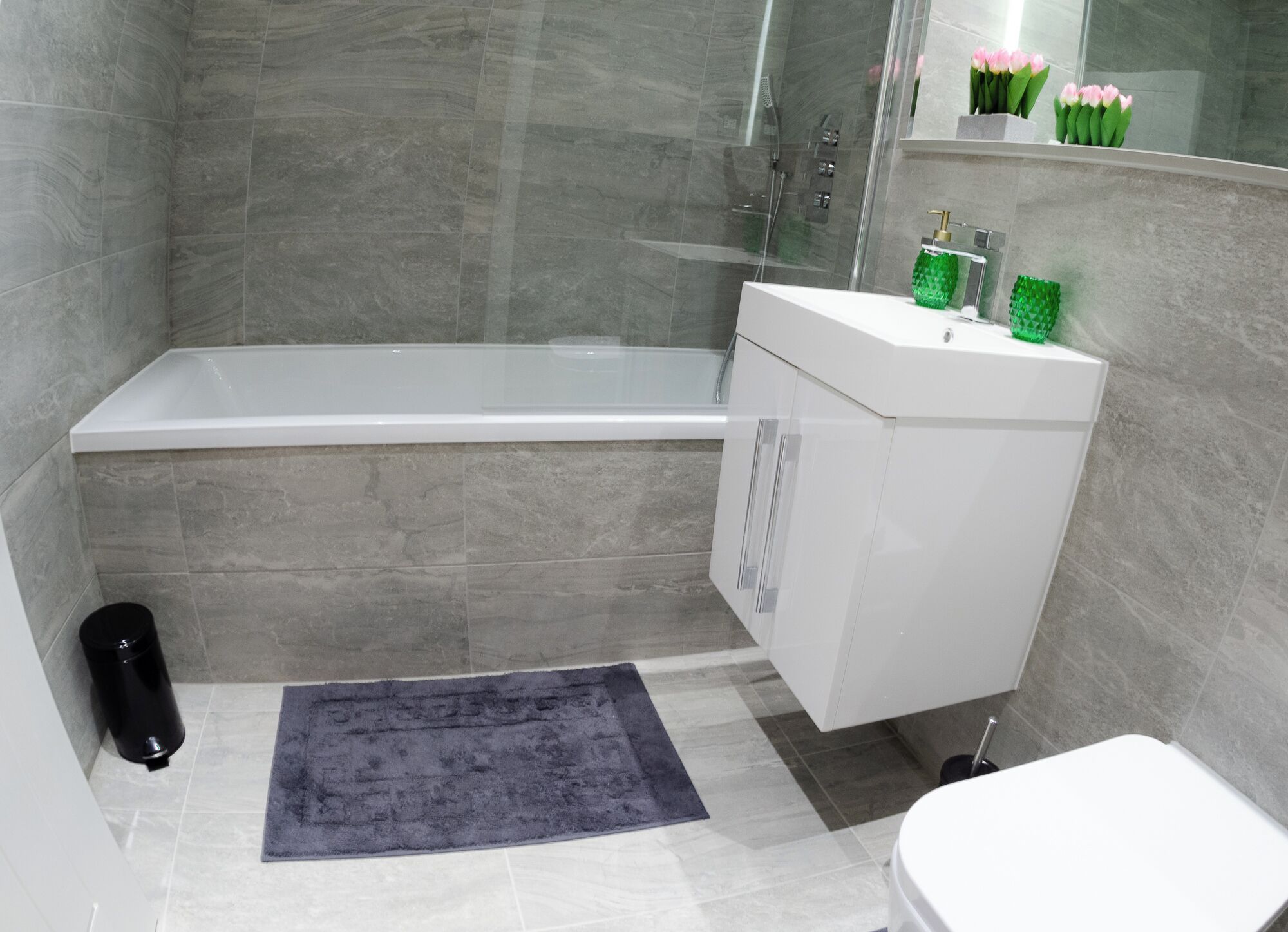 Apartment, 1 Bedroom, Accessible, Balcony | Bathroom | Soap, shampoo